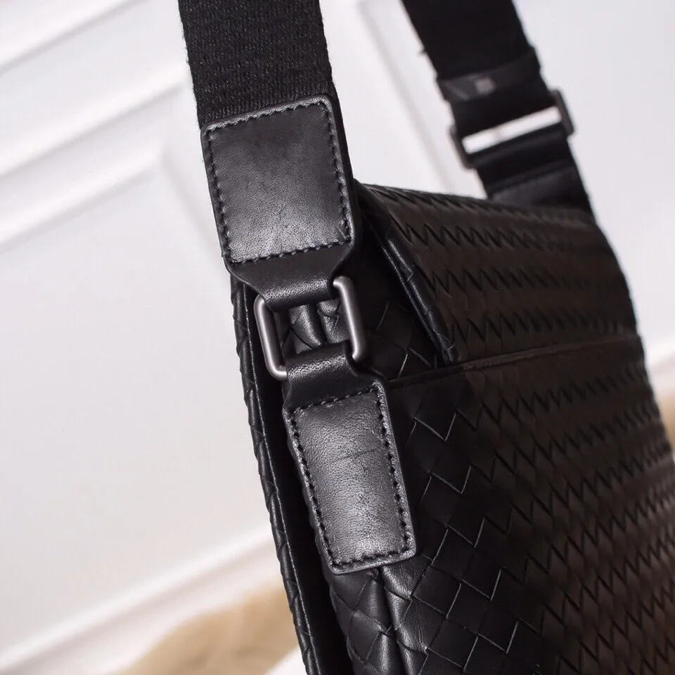 All categories 💚 Top version men’s bags 💚 BV 2024 new BV crossbody bag